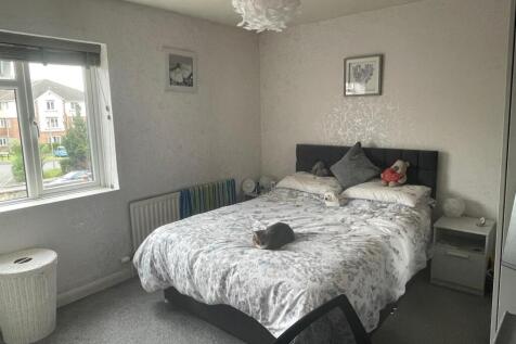 Bed 1 - 47 Eastfield Road.jpg