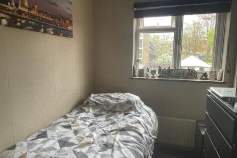 Bed 2 - 47 Eastfield Road.jpg