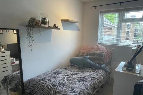 Bed 3 - 47 Eastfield Road.jpg
