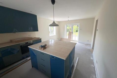 Kitchen 2.jpg