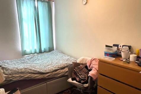 second bedroom.jpg