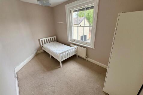 Bed 3.jpg
