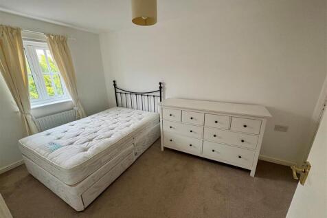 Bed 2.jpg