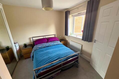 Bed 1.jpg