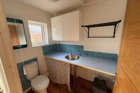 Downstairs Cloakroom.jpg