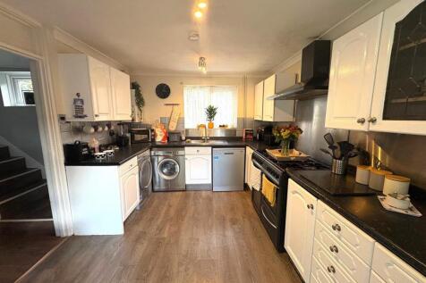 Kitchen 1.jpg