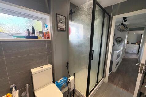 Shower Room.jpg
