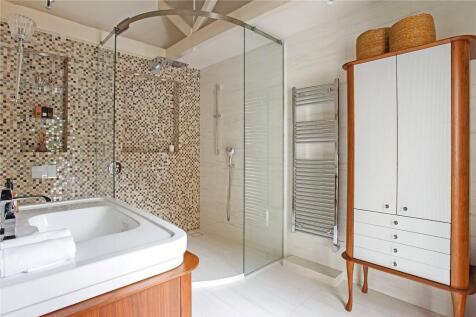 Principal Bathroom