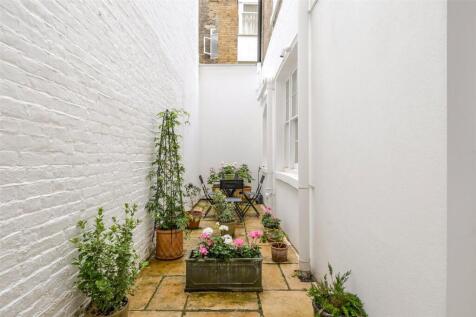 Light-Well Patio