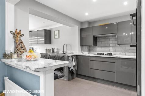 BarnfieldClose_10.jpg