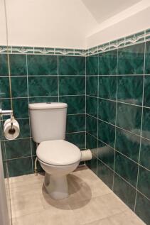 first floor wc.jpg