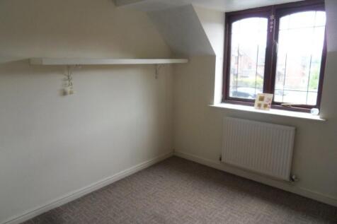 BEDROOM 1 (002).jpg