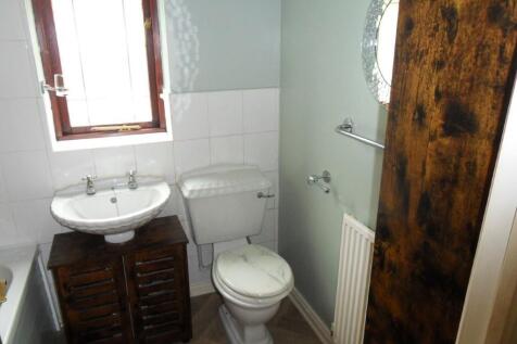 BATHROOM (002).jpg