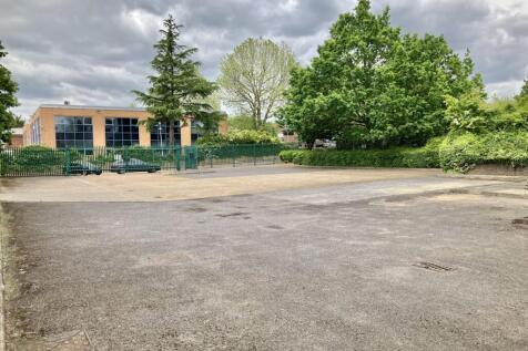7 Plane Tree Crescent  Yard.jpg