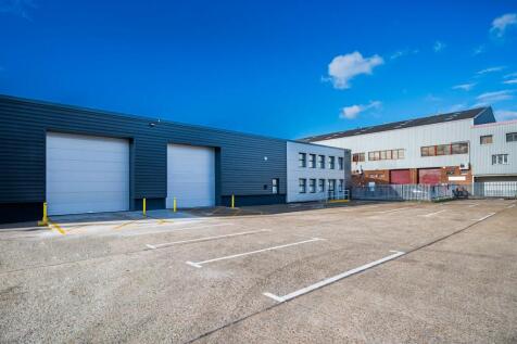 UNIT 8 FAIRWAYS HEATHROW_005.jpg