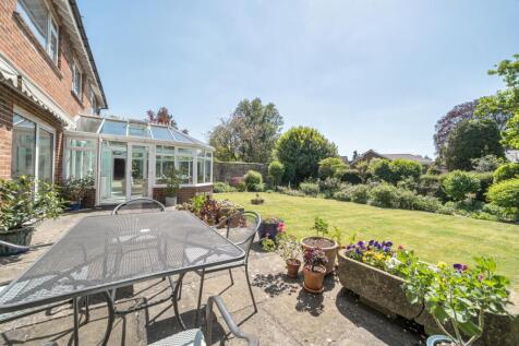 Sunny Dining Terrace