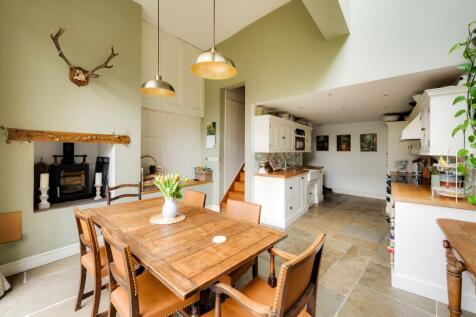 3 Dining to kitchen