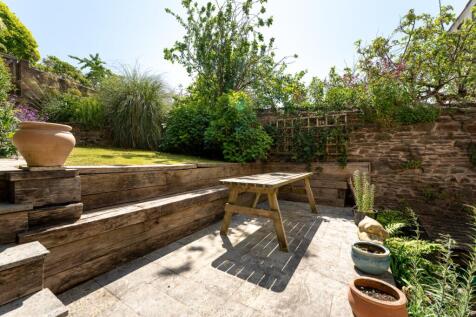 Al-fresco dining