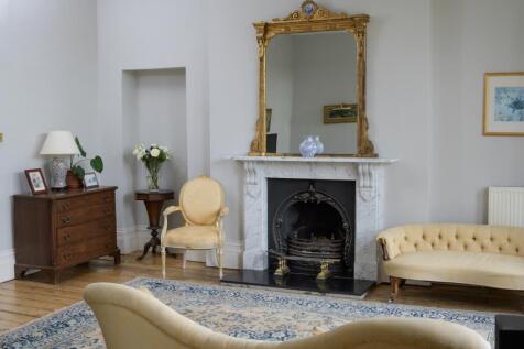 Sitting Room Features
