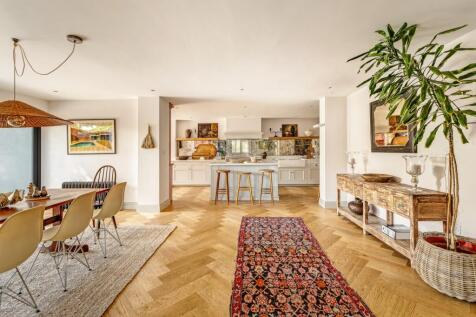 Sociable Open Plan Layout
