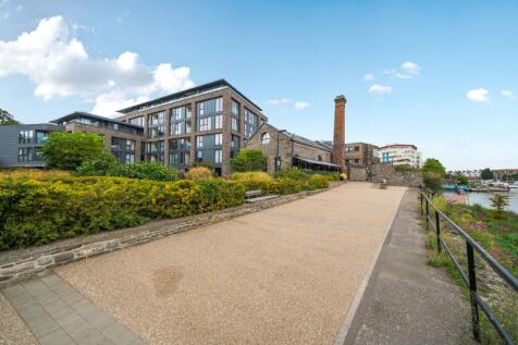 Harbourside walkway