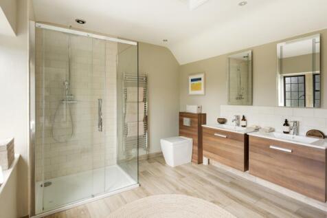 En-suite bathroom