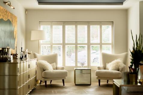 Sitting Room Feature