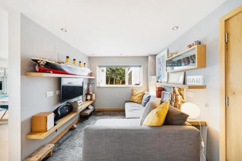 Snug open to kitchen