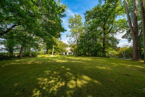 Deep private rear garden