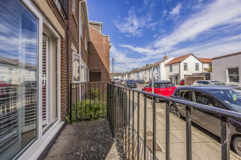 Flat 1, George Court, Exmouth Road, Southsea-Porti