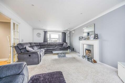 6 Topaz Grove, Waterlooville-Small-PorticoMarketin