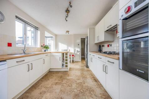 4 Storrington Road, Clanfield-Small-PorticoMarketi