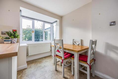 4 Storrington Road, Clanfield-Small-PorticoMarketi