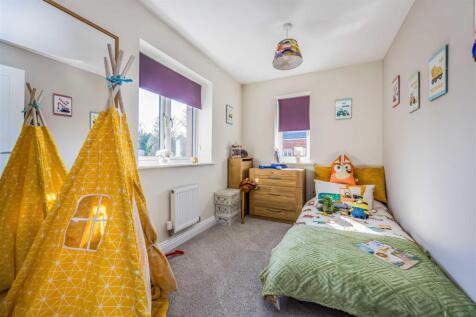 32 Longcroft Way, Havant-Small-PorticoMarketing-Ne