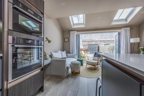 2 Cambridge Mews, Serpentine Road, Southsea-Portic