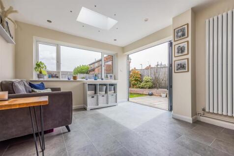 20 Paddock End, Denmead Internals-Small-PorticoMar