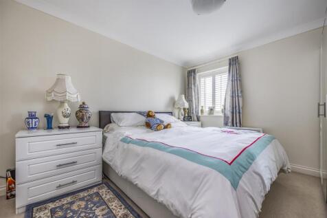 Flat 4, South Park Court, Bulbeck Road, Havant-Por