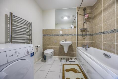 Flat 4, South Park Court, Bulbeck Road, Havant-Por