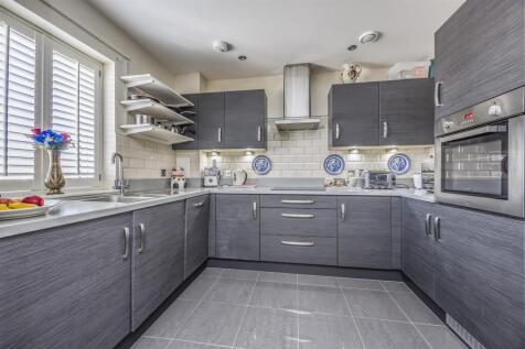 Flat 4, South Park Court, Bulbeck Road, Havant-Por