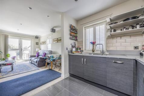 Flat 4, South Park Court, Bulbeck Road, Havant-Por