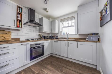 Flat 11, 2 East Shore Way, Baffins-PorticoMarketin