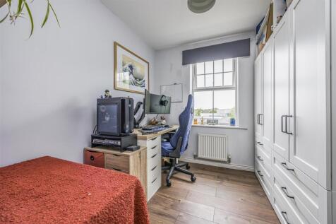 Flat 11, 2 East Shore Way, Baffins-PorticoMarketin