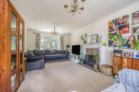 6 Mallow Close, Purbrook-Small-PorticoMarketing-Ne