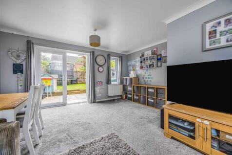 12 Lowland Road, Denmead-Small-PorticoMarketing-Ne