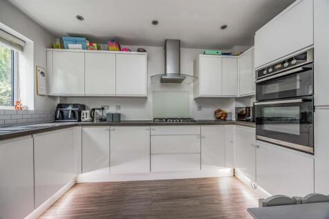 12 Lowland Road, Denmead-Small-PorticoMarketing-Ne