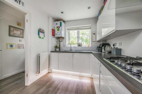 12 Lowland Road, Denmead-Small-PorticoMarketing-Ne
