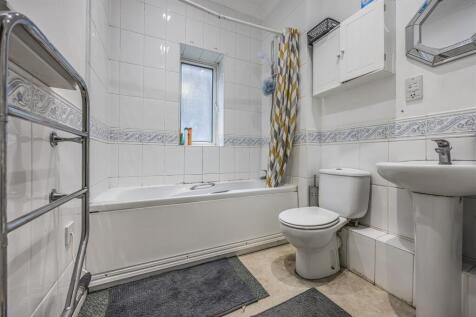 Flat 1 , Bosun Court, High Street, Cosham-PorticoM