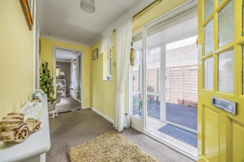 32 Maybush Drive, Emsworth-PorticoMarketing-Nexa-1