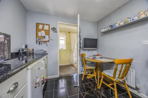 32 Maybush Drive, Emsworth-PorticoMarketing-Nexa-1