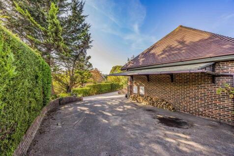 East Aspect Driveway &amp; Car Port